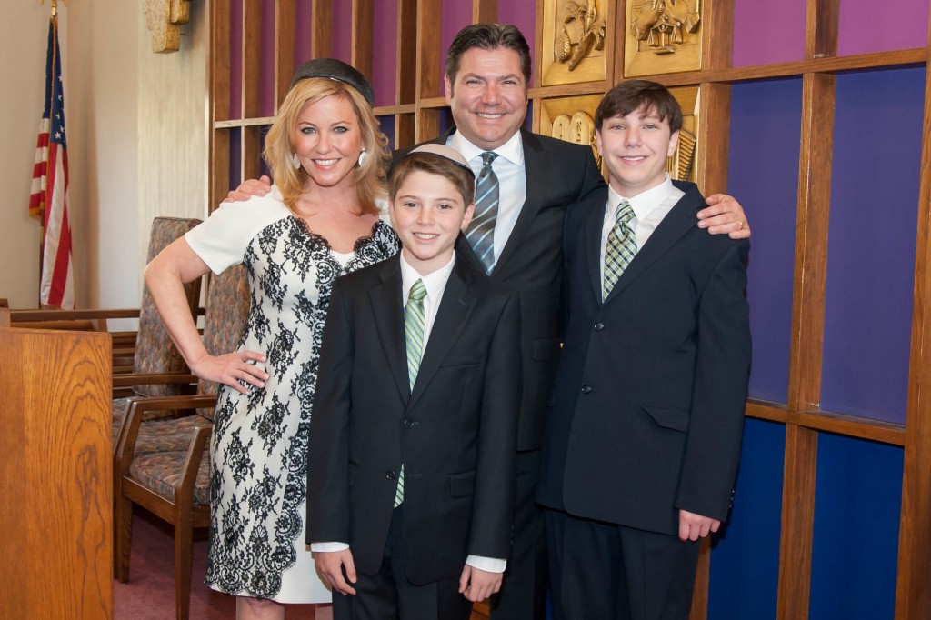 Mitzvites client Liz Gabor and Family.